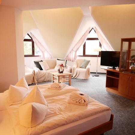 Hotel Waldesruh Lengefeld  ภายนอก รูปภาพ