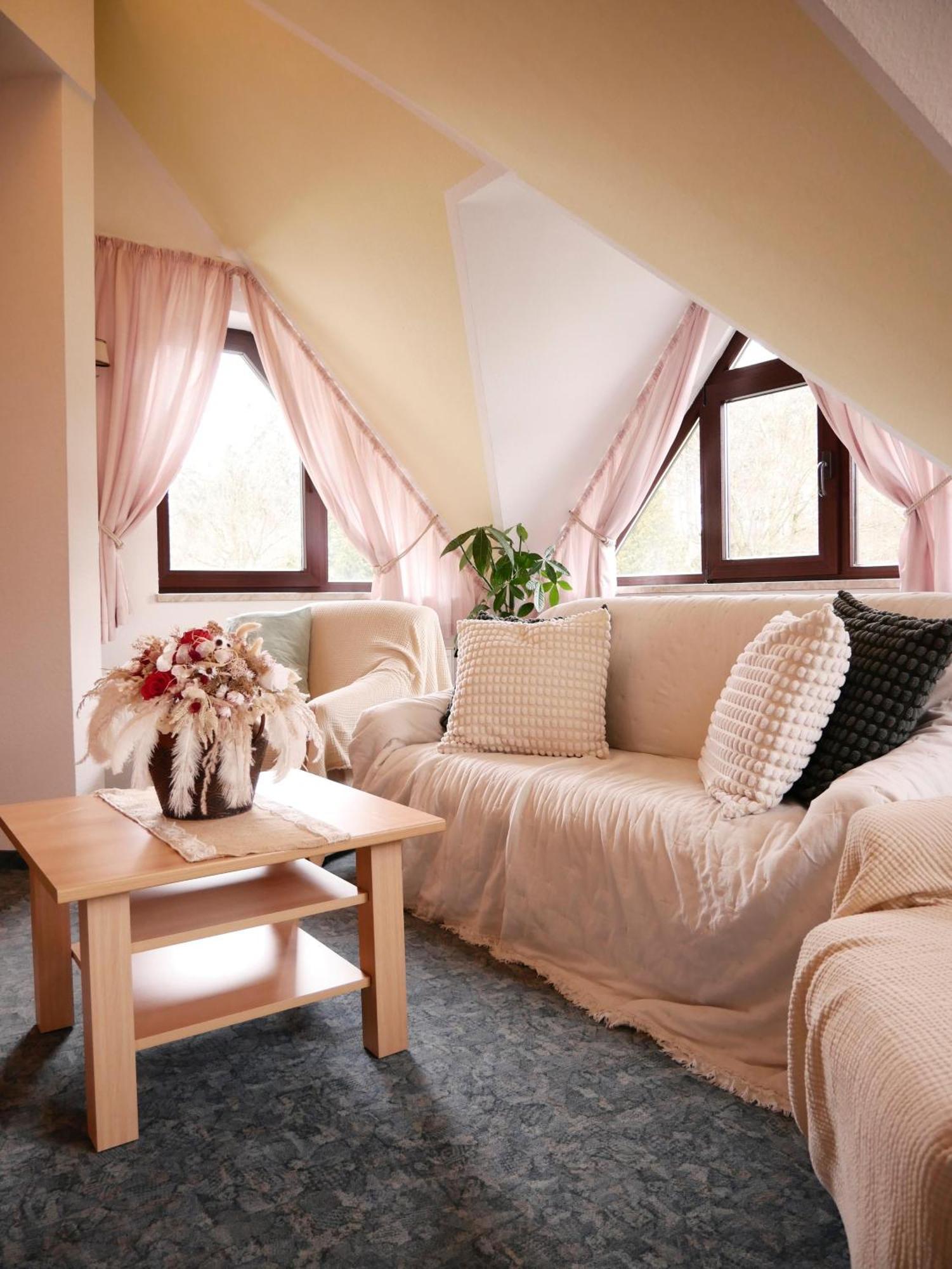 Hotel Waldesruh Lengefeld  ภายนอก รูปภาพ